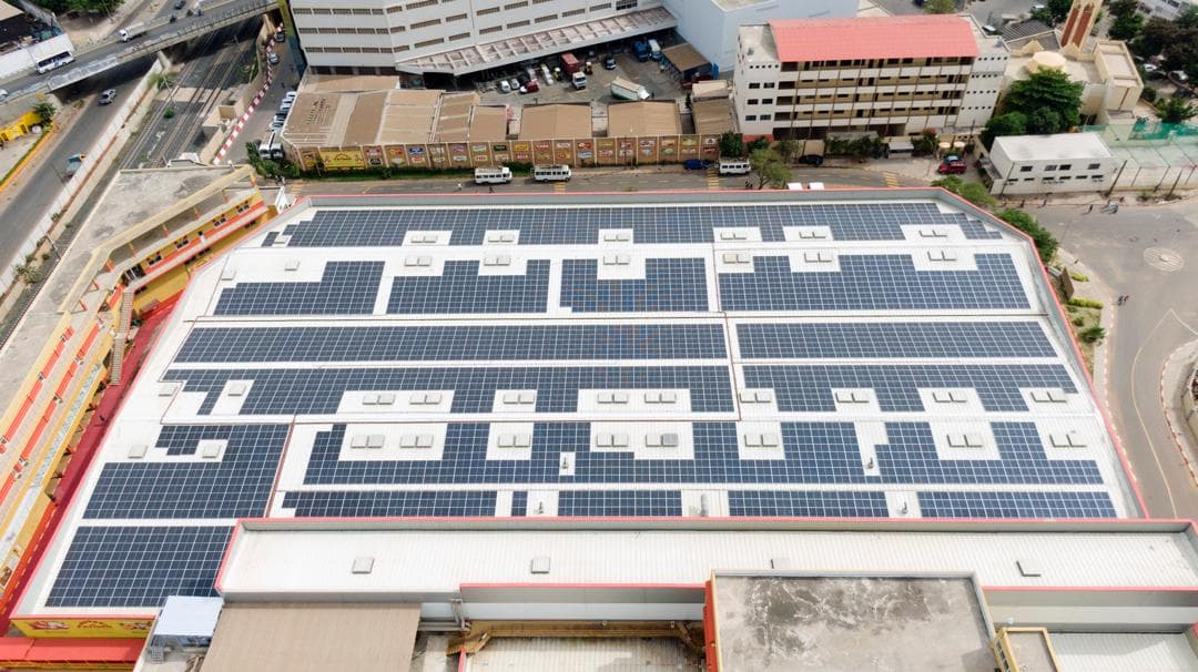 Vue aérienne du site Patisen avec installation photovoltaïque — engagement ESG